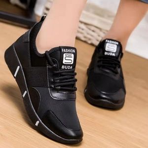 Woman's black sneakers/tennis shoes size 8